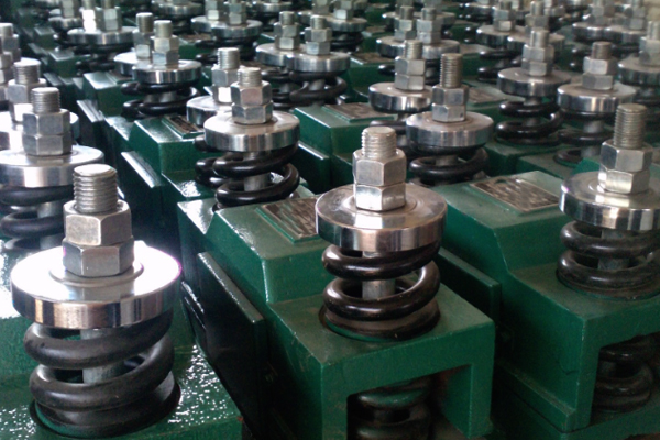 聯(lián)源機電廠家一批倉壁振動器完工了，發(fā)貨準備中